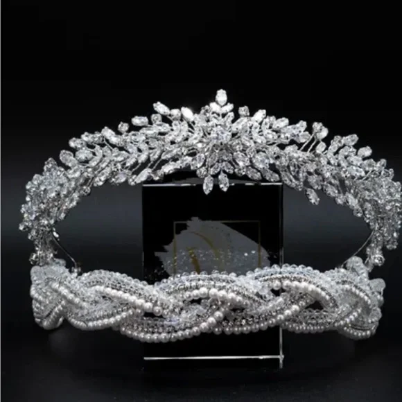 My wedding crown wore it once display picture 3